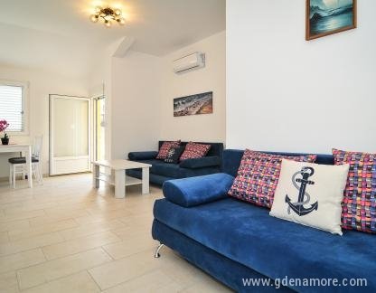 Apartamentos Busola, , alojamiento privado en Tivat, Montenegro - 4 (1)